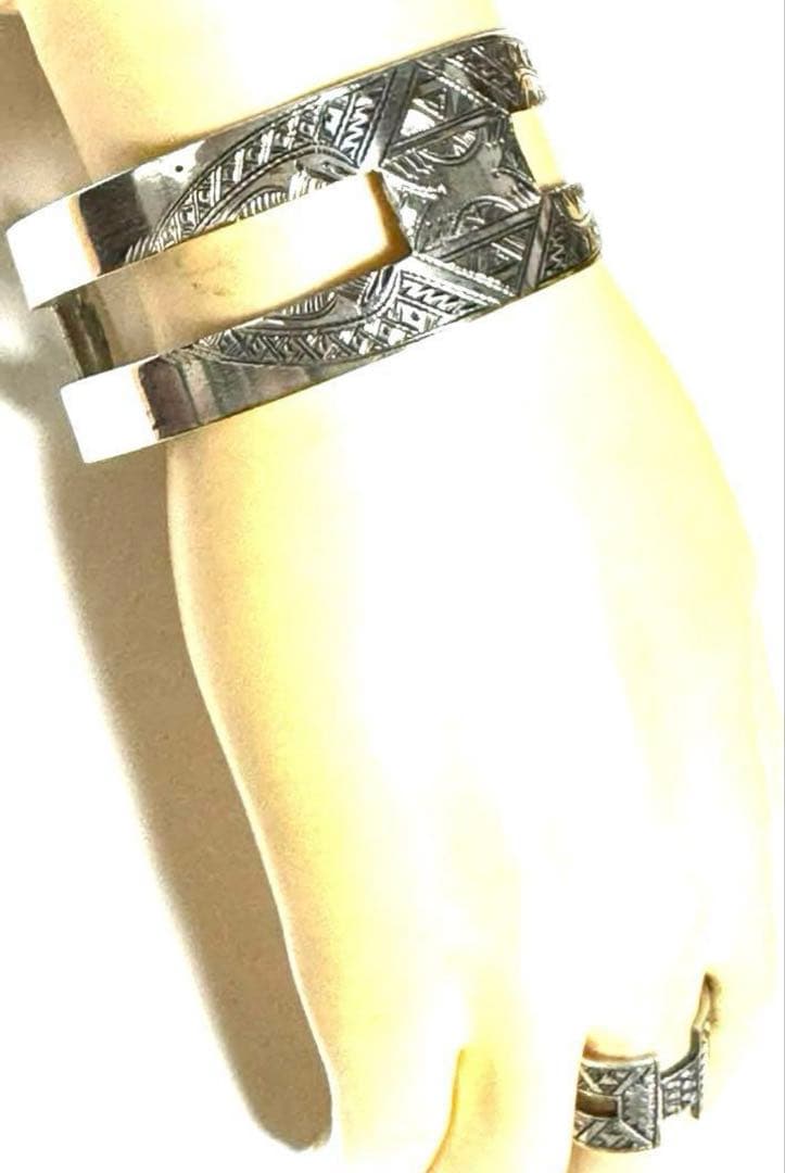 トゥアレグ族　ハンドメイド　シルバー　バングル