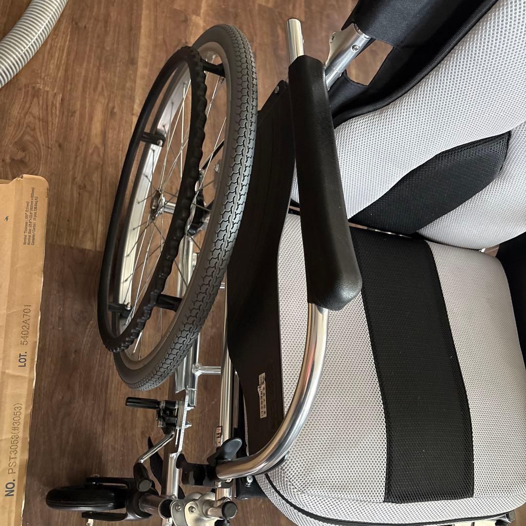 介助用車椅子 グレーとブラック