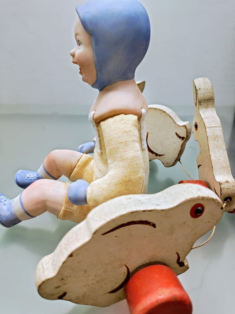 フランスアンティークうさぎの木製プルトイ✩ドイツヴィンテージビスクドール 25㌢
