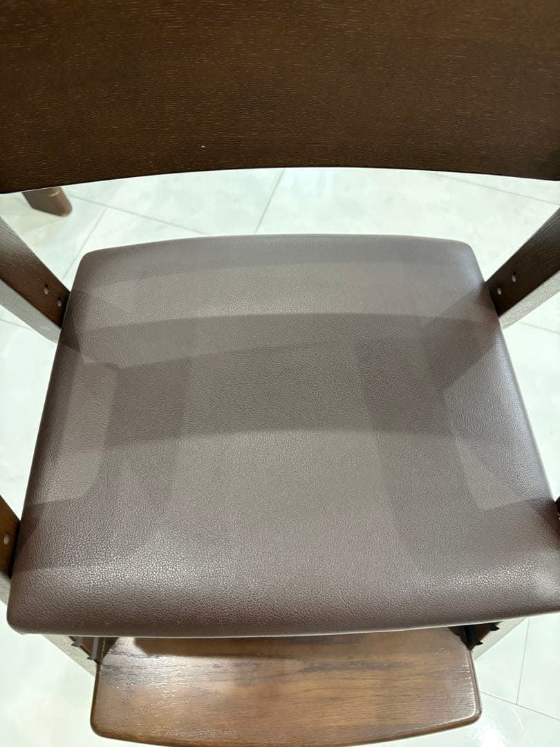 kitoco ダークブラウン 木製 アーム付き ダイニングチェア