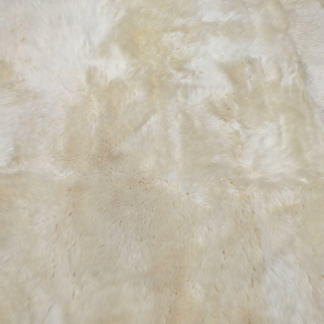 リアルムートンラグ　マット　敷物　天然羊毛　　長毛　ベージュ　抗菌加工済