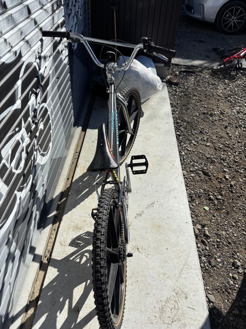 HIDE AND SEEK ×KUWAHARA BMX