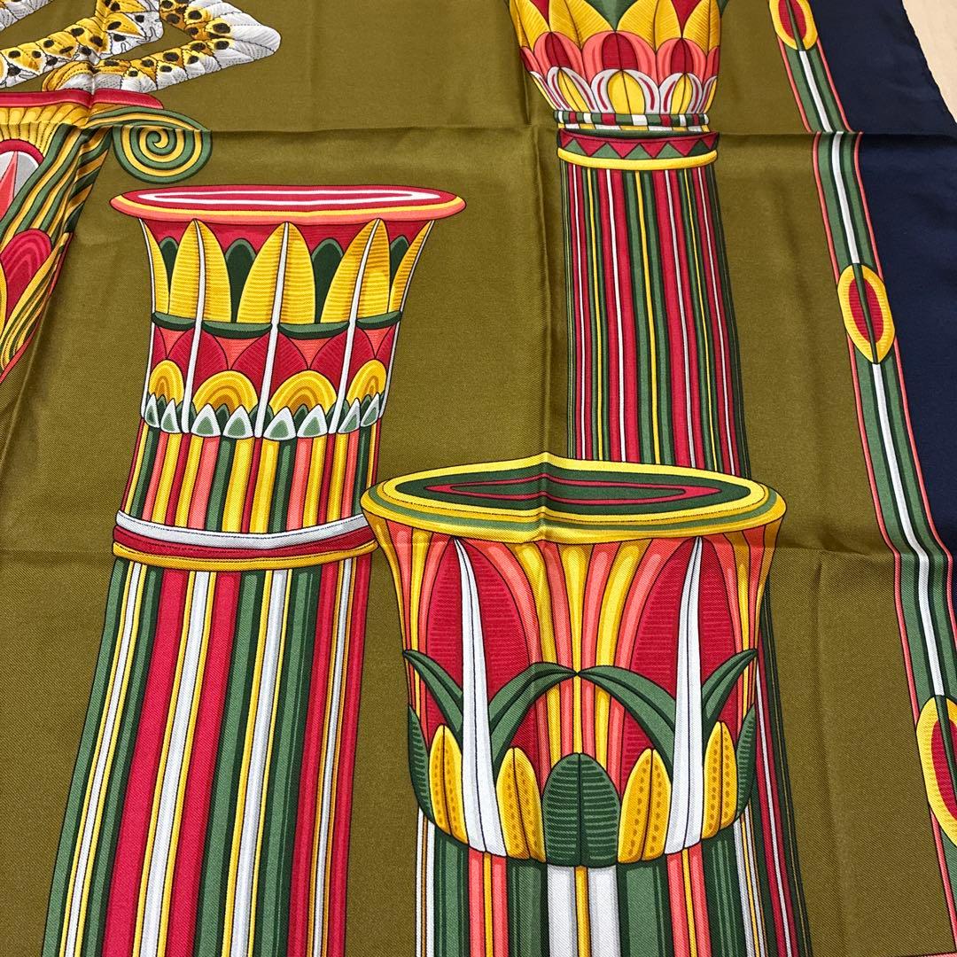 Salvatore Ferragamo シルク　スカーフ 総柄　虎　イタリア製