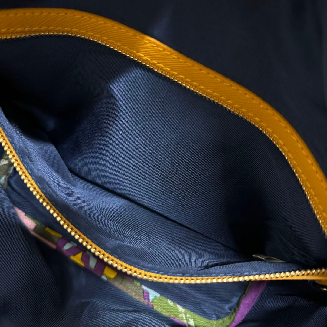 希少！A.D.M.J. 牛革シュリンク型押し　クロスボディバッグ　アク