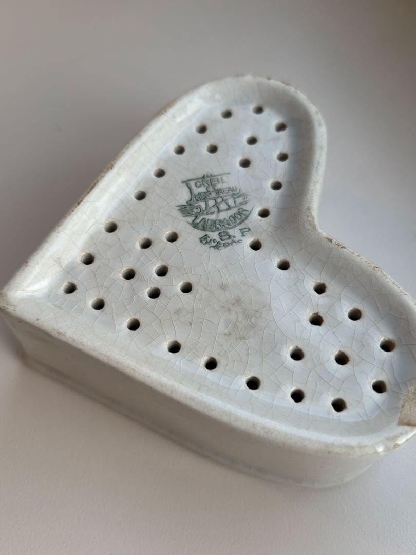 クレイユエモントローハート型フェセル 陶器フロマージュ容器 - メルカリ