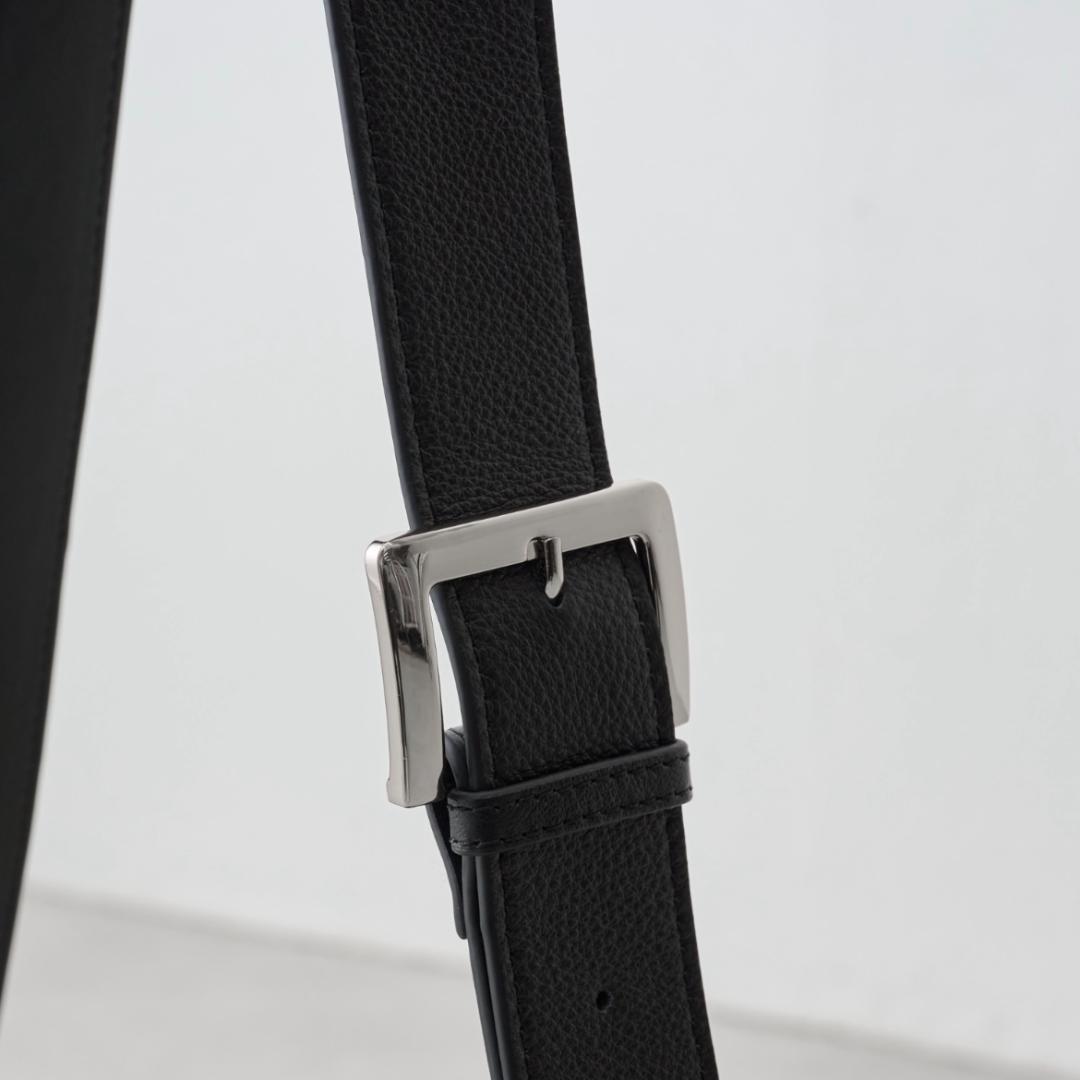 【新品未開封】ビアズリー レザーリングボディバッグ ブラック