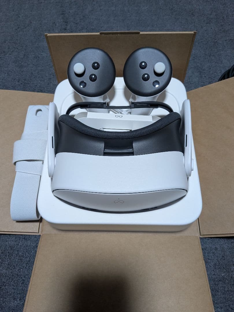 美品　 Quest 3S　128GB VRヘッドセット＋アクセサリー4点