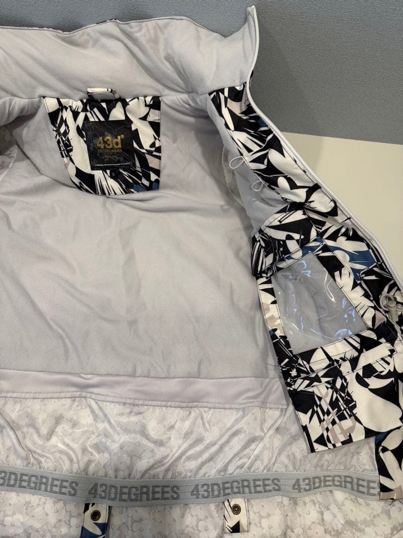 43d スノボーウェア 上下セット レディース Sサイズ