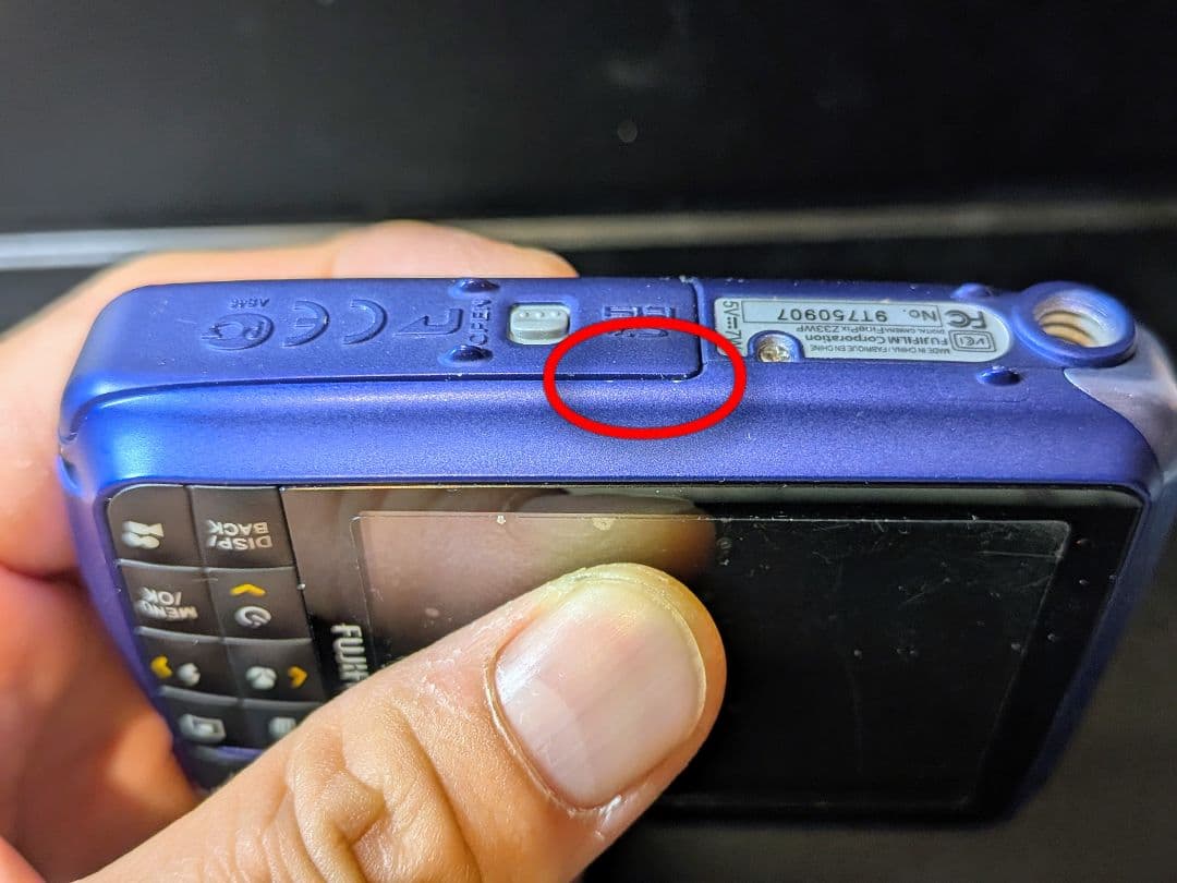 【momo】FUJIFILM FinePix Z33 WP デジタルカメラ