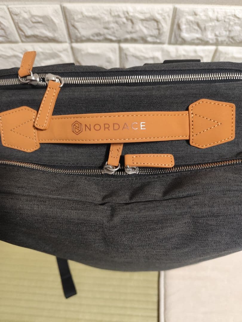 Nordace Siena Pro 15 スマートバックパック USB充電付き