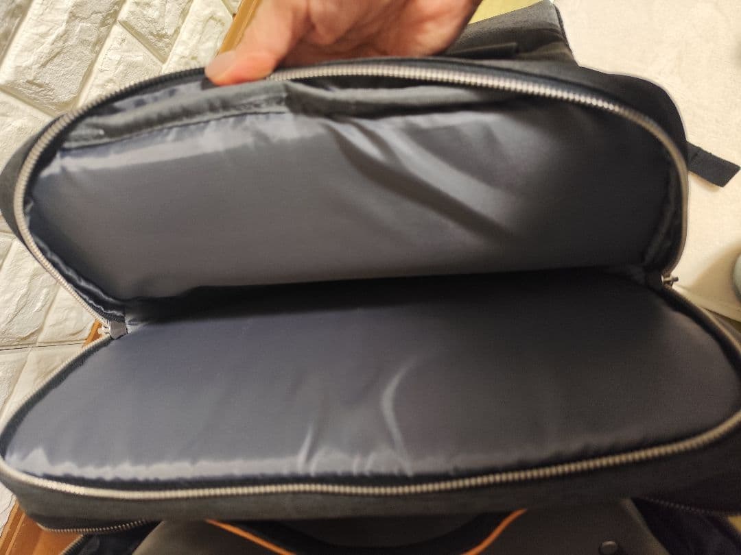 Nordace Siena Pro 15 スマートバックパック USB充電付き