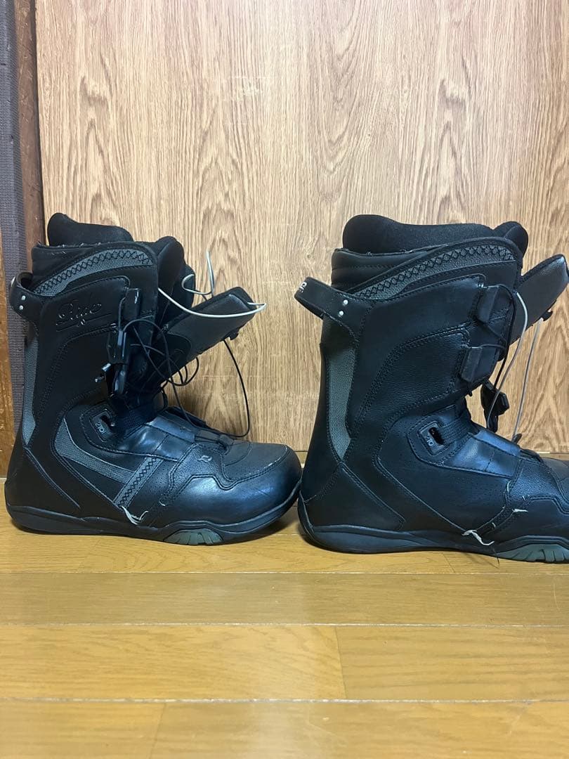 ブラック スノーボードブーツ
