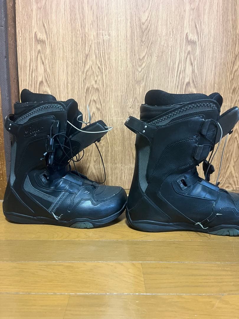 ブラック スノーボードブーツ