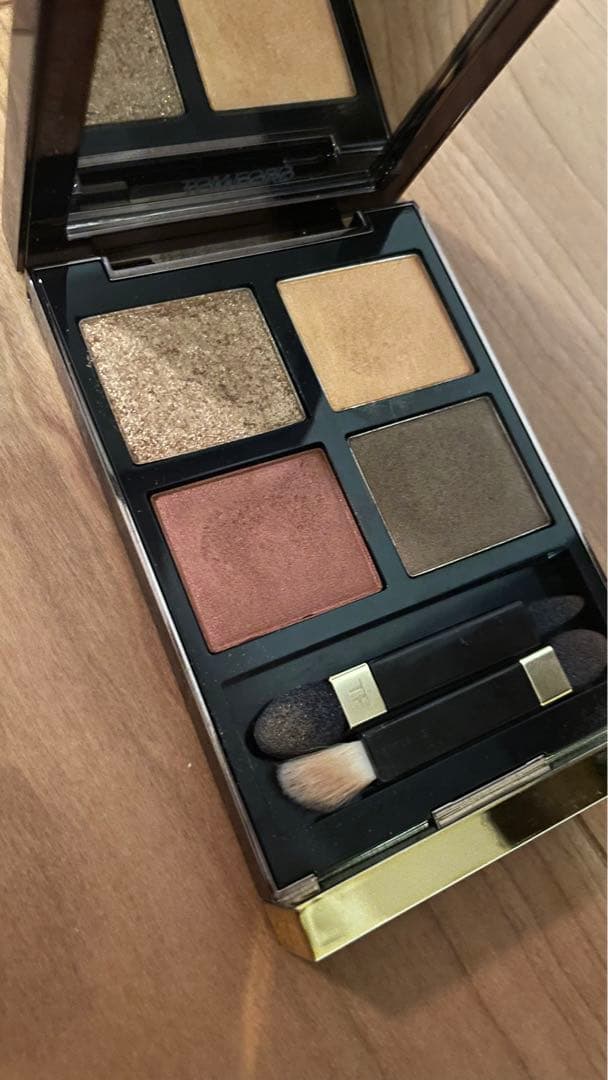 アイカラークォード トムフォード　レオパードサン