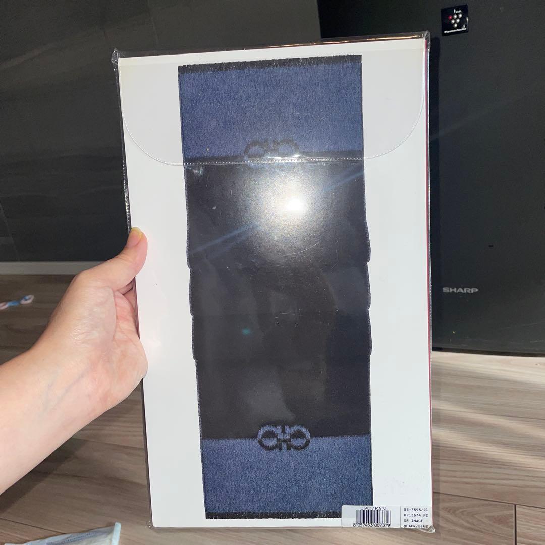 【新品未使用タグ付き】Salvatore Ferragamo カシミヤマフラー