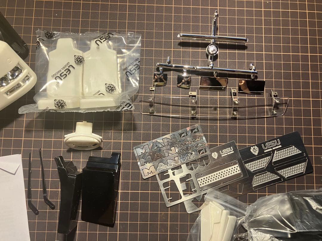 タミヤ1/14 MAN TGS キャビン 新品組み立て