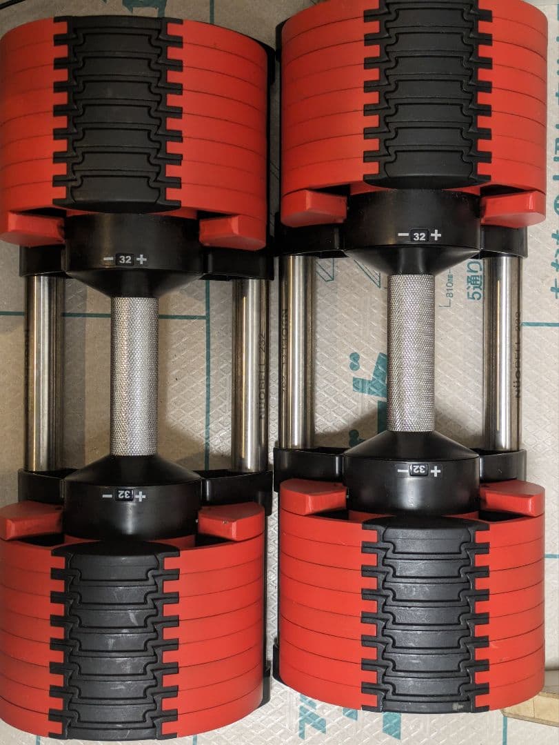 籠の鉄アレーと横のローラーは売物ではありません。取りに来れる