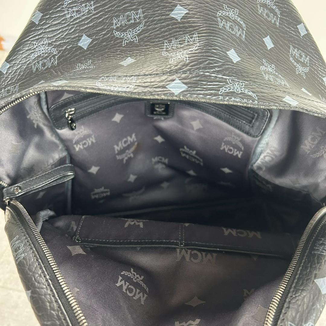 ✨MCM リュック バックパック 黒 スタッズ付 男女兼用✨