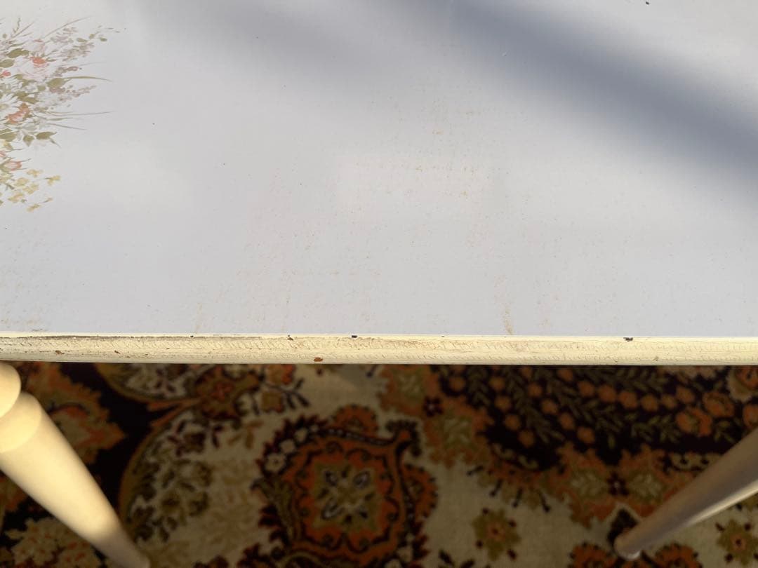 ダイニングテーブル インテリア 花柄 ホワイト 白 正方形 昭和レトロ