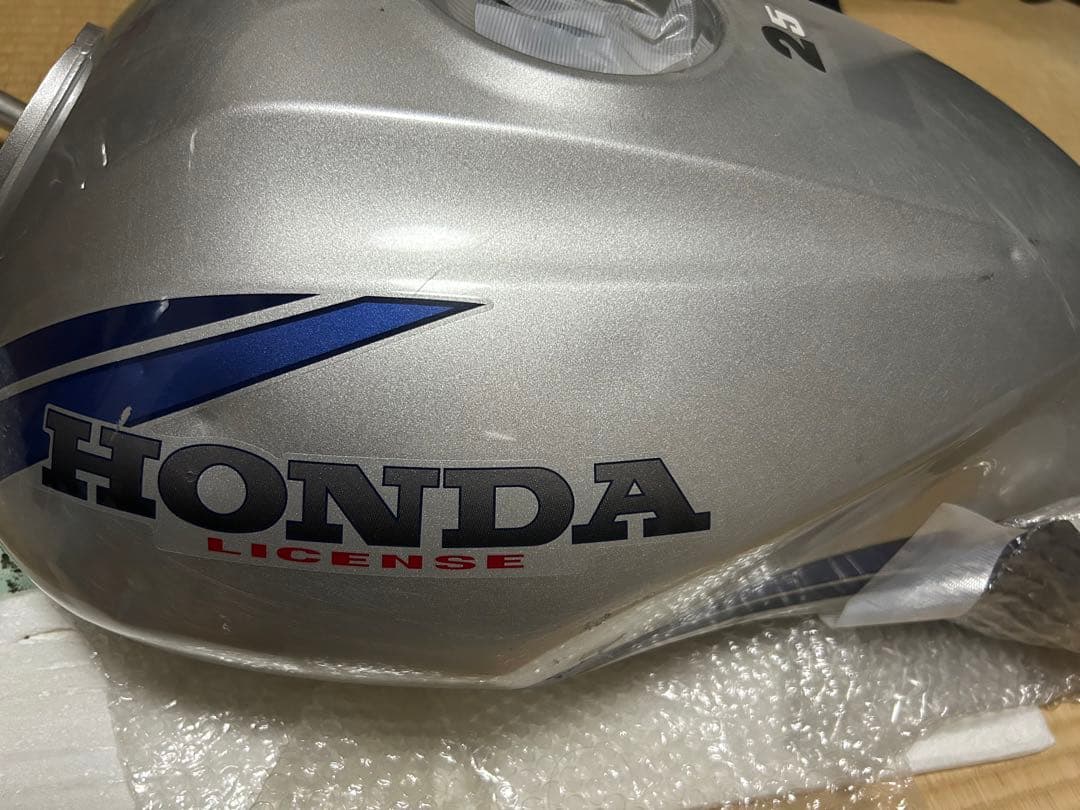 cb400sf/sb nc39 タンク 希少 目視による凹みなし 塗装ベース cb400sf