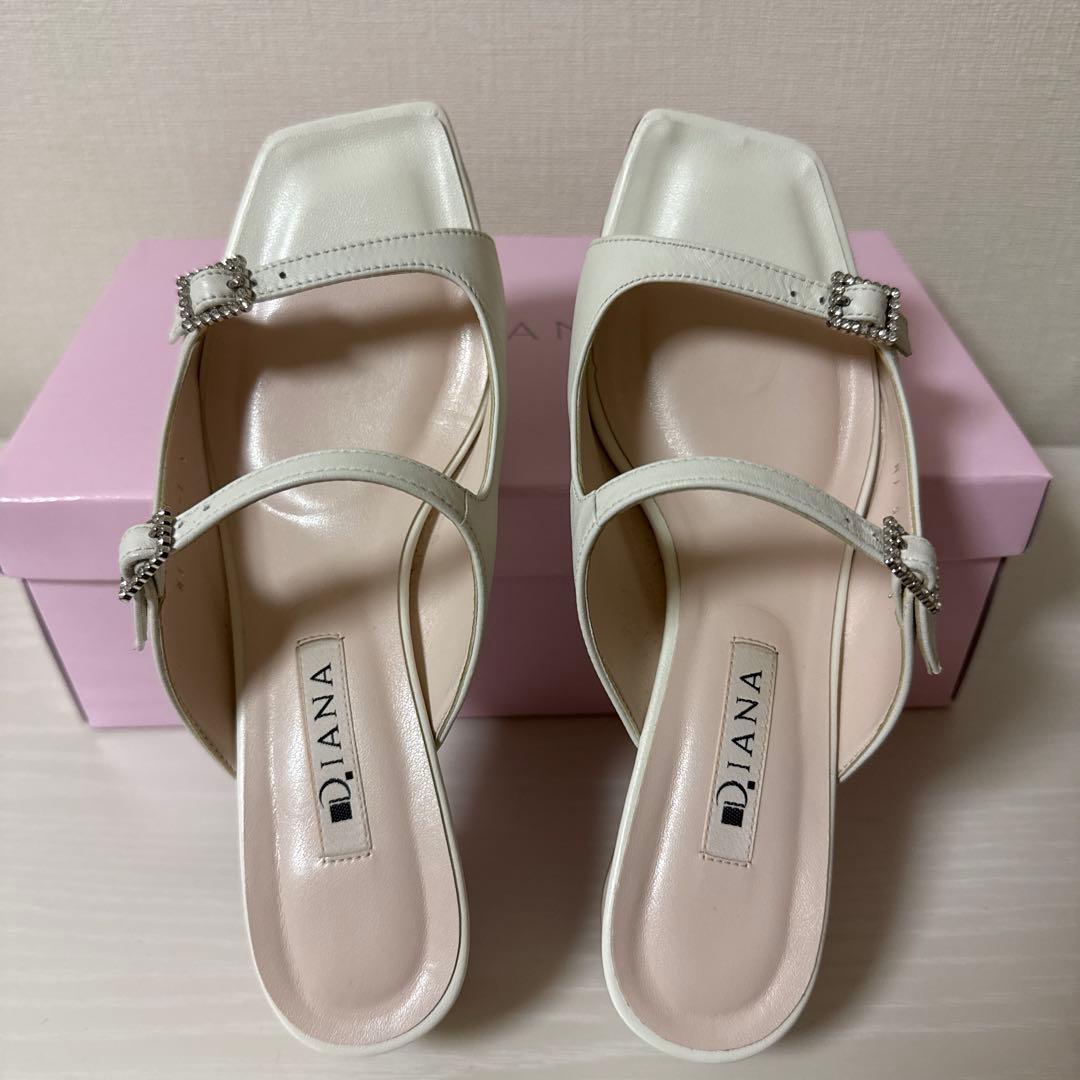 DIANA 繊細なビジューバックルが輝く♪ストリングミュール - メルカリ