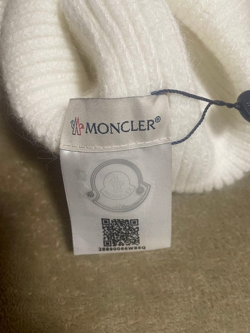MONCLER ホワイトニット帽 タグ付き