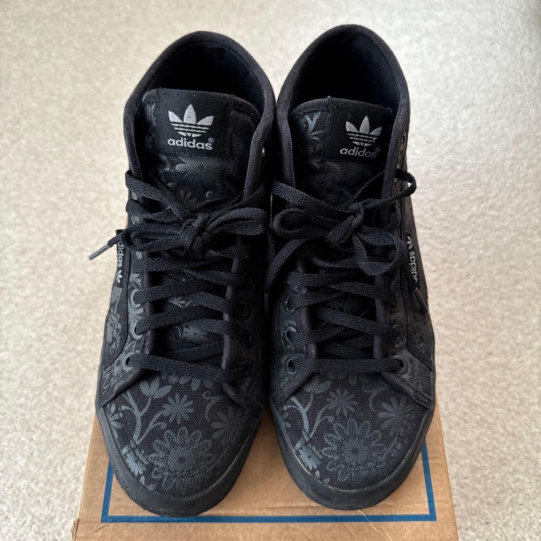 adidas ブラック 花柄 ハイカット インヒールスニーカー 箱無し - メルカリ