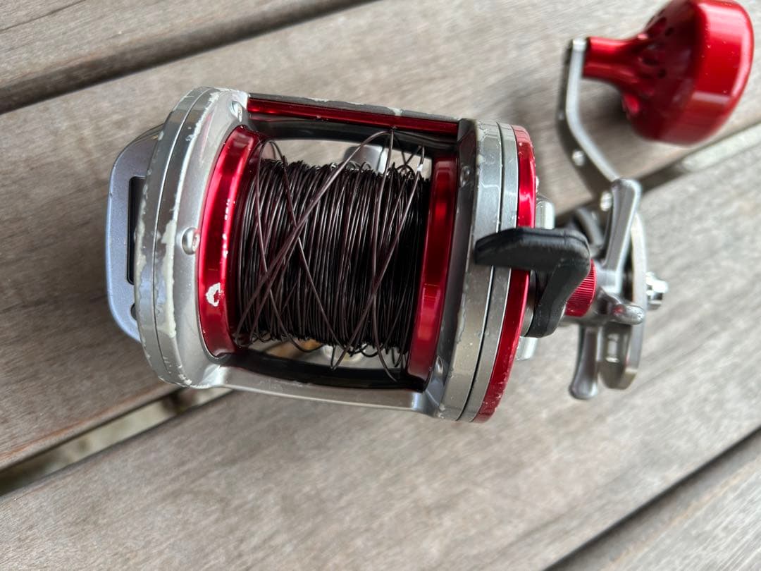 SEALINE 石鯛 40H ベイトリール シルバー/レッド - メルカリ