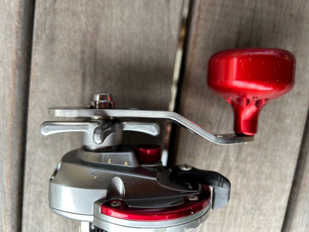 SEALINE 石鯛 40H ベイトリール シルバー/レッド - メルカリ