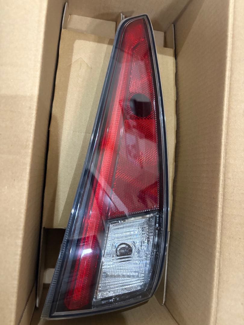 ZVW55プリウス　1台分　テールランプ中古　寒冷地フォグ有り