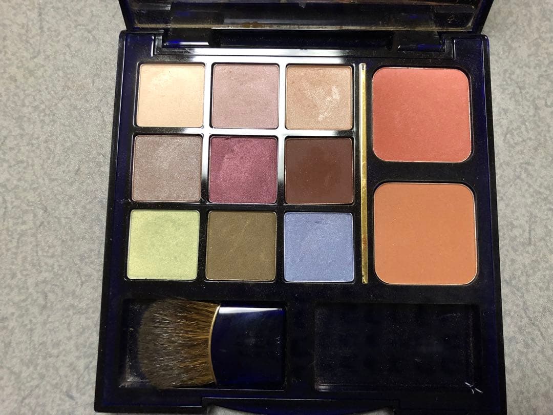 ⭐️オマケ多数 エスティローダー ルーシディティ メタル コンパクト