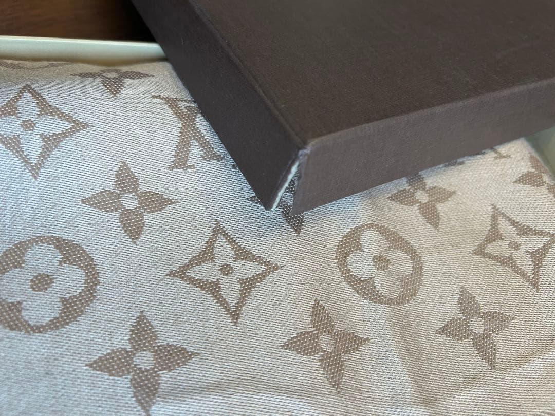 LOUIS VUITTON(ルイヴィトン) 大判ショール　ベージュ