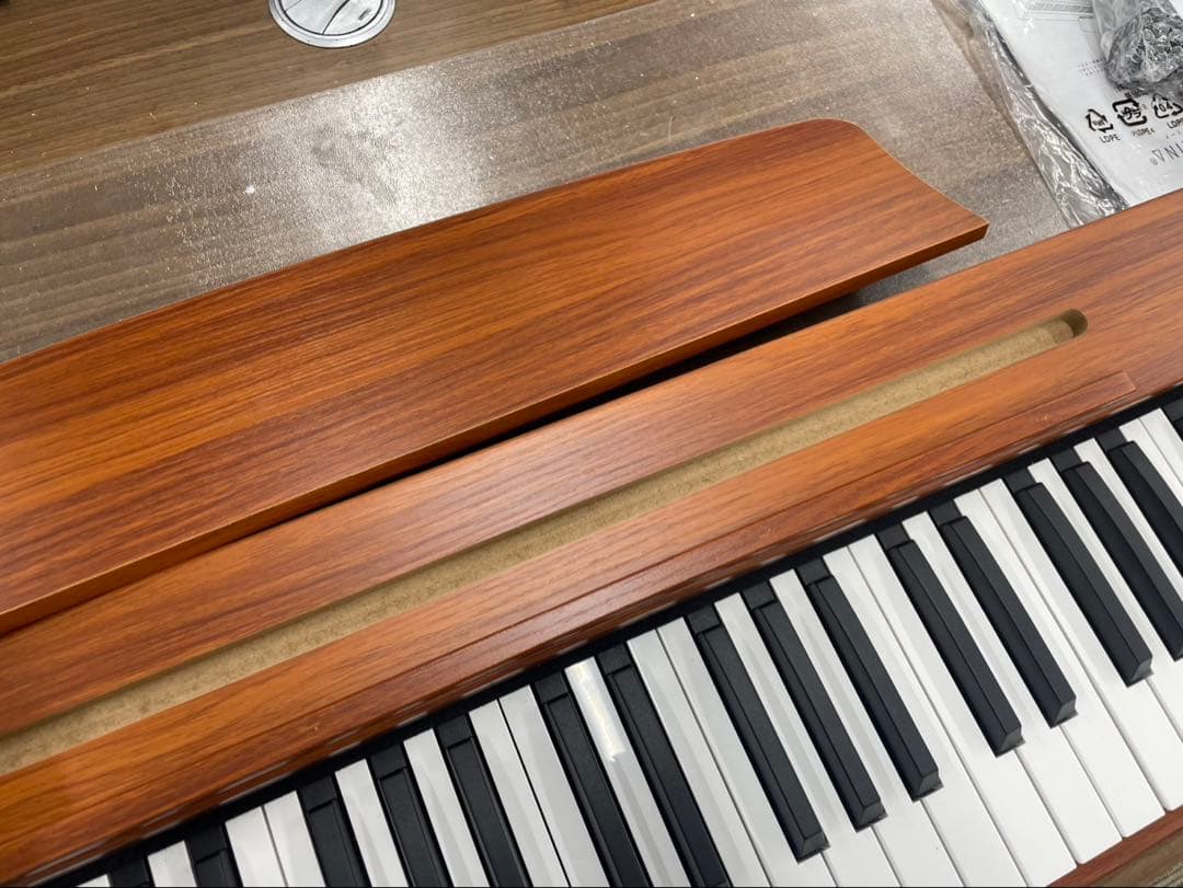 電子ピアノ88鍵盤　給電タイプ　木目調ボディ　ウォールナット