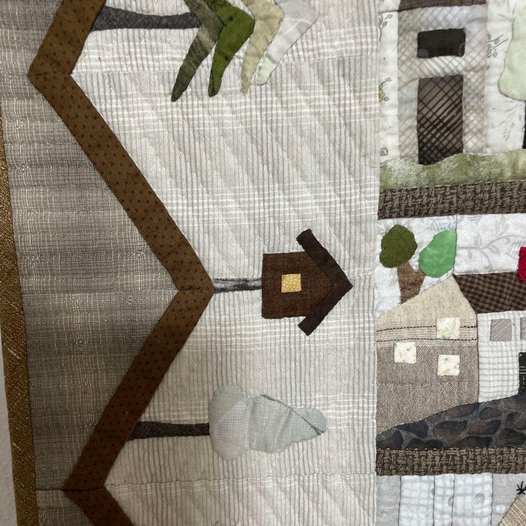 ハンドメイドパッチワークキルトのハウスなのタペストリー