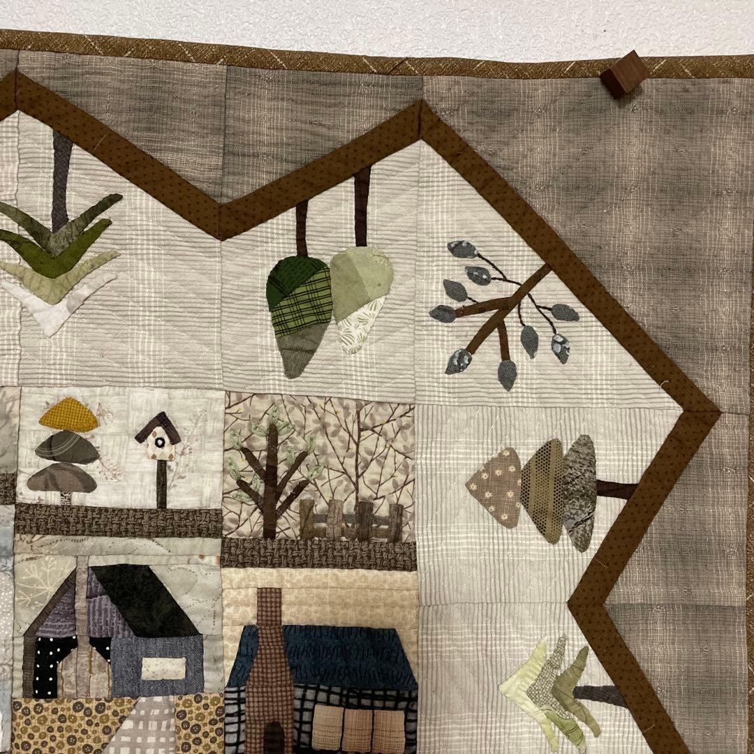 ハンドメイドパッチワークキルトのハウスなのタペストリー