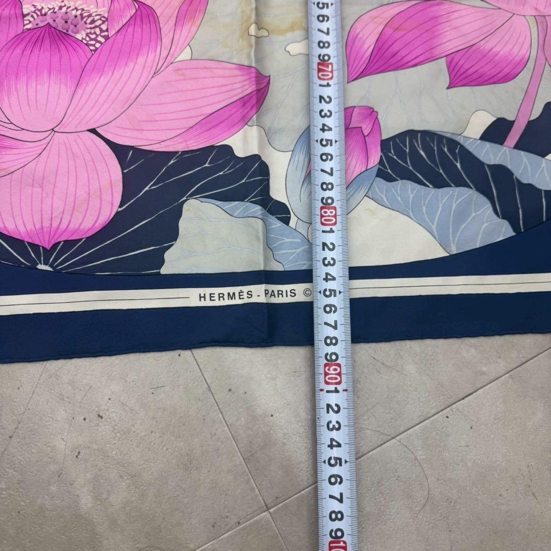 HERMÈS カレ90 ロータス 蓮の花 シルク スカーフ シミあり 中古品