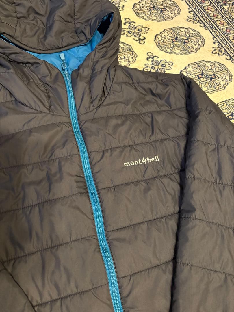 【値下げ】mont-bell リバーシブルダウンジャケット フード付き　Mサイズ