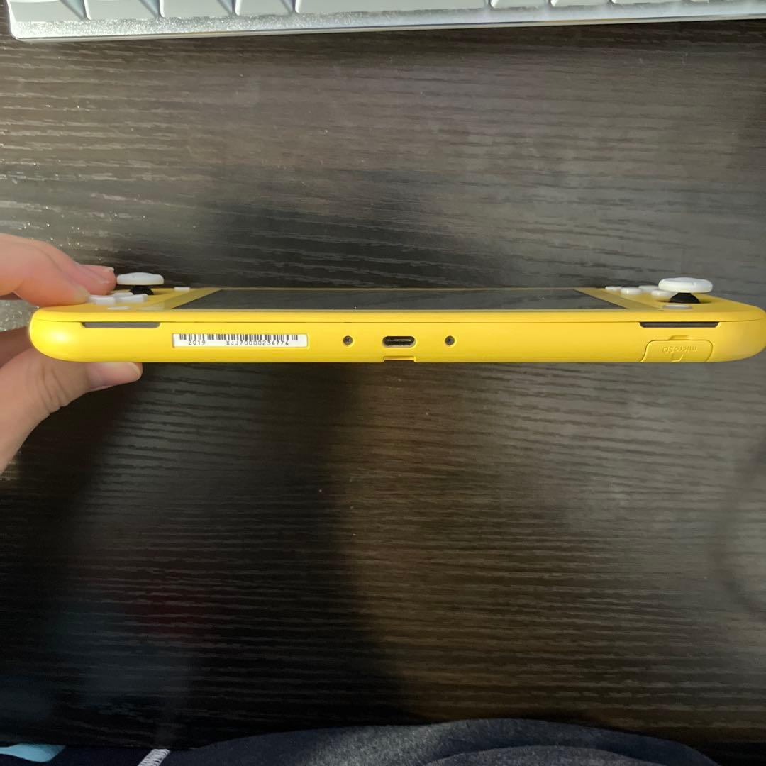 Switch Lite イエロー 本体　美品　ケース付き