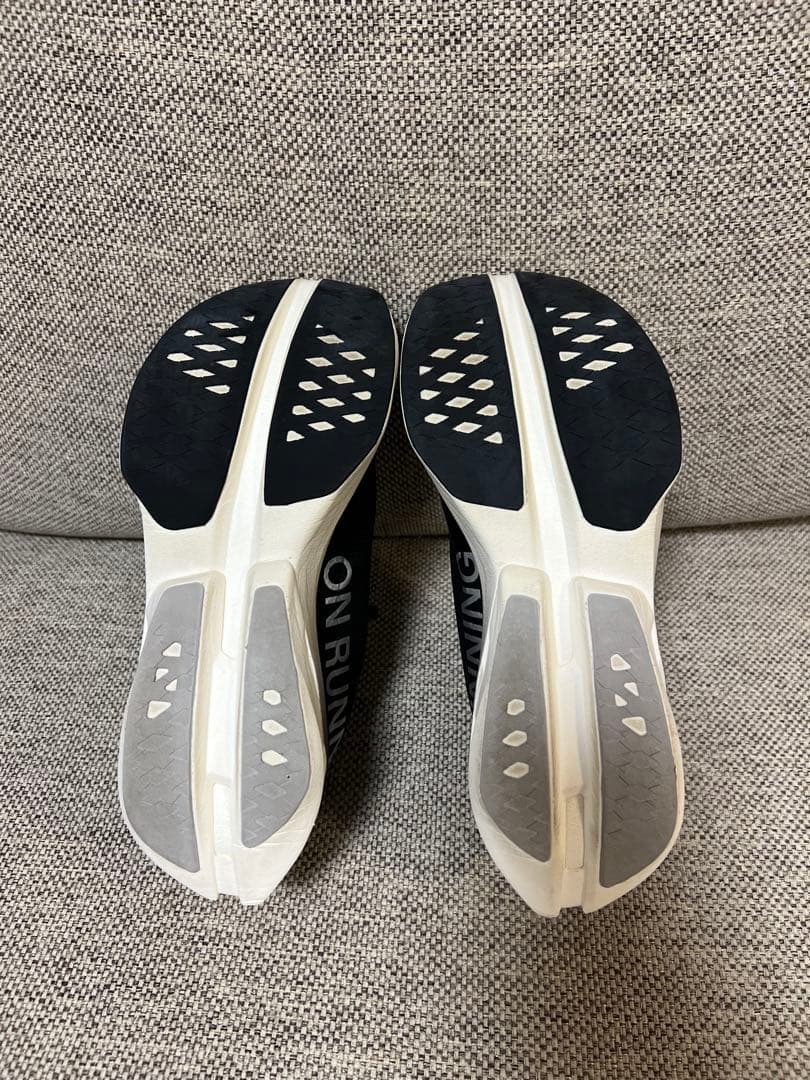 On Cloudboom Strike 25.5cm 黒