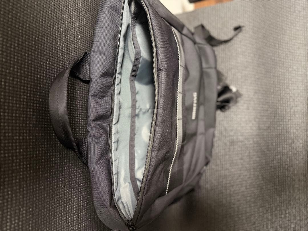 ブリーフィング　メッセンジャーバッグ