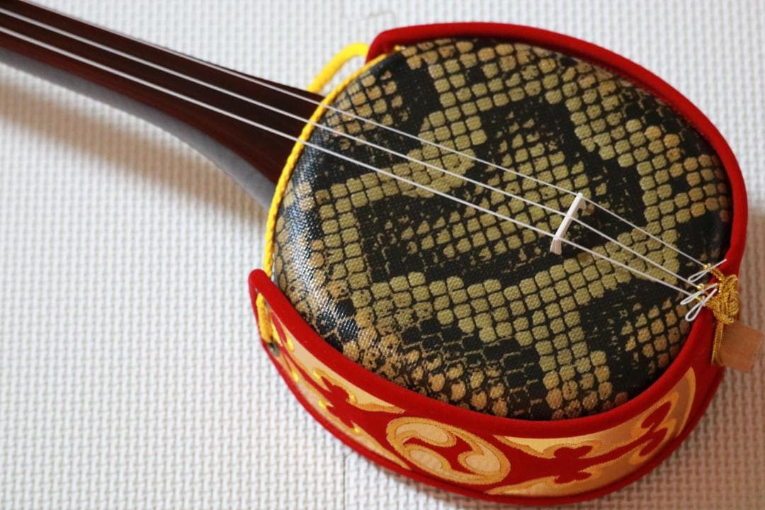 沖縄三線セット（人工皮張り）教本と初心者に必要なお得な付属品付