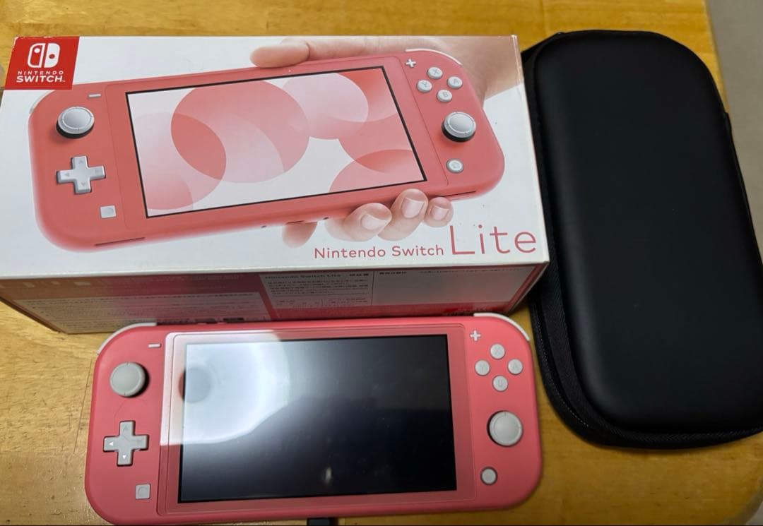 美品 Nintendo Switch Lite 本体 箱 充電器 ケース付き