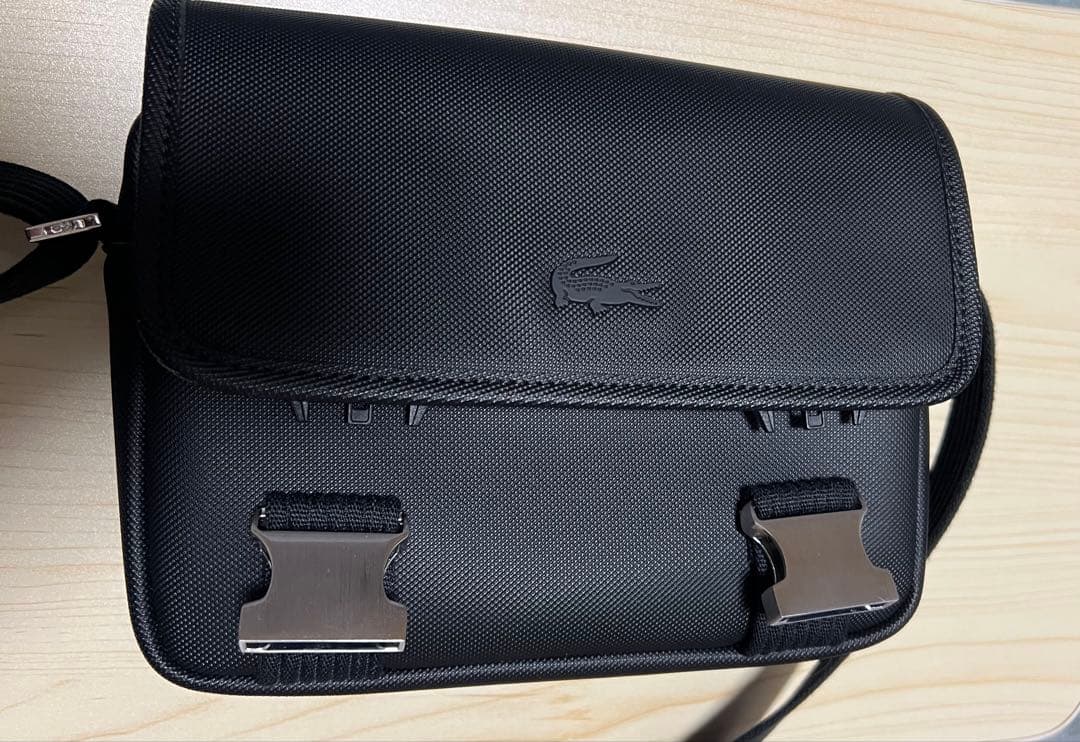 Lacoste ブラック ミニメッセンジャーバッグ