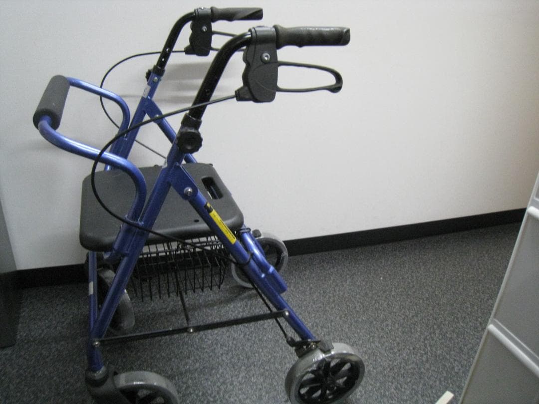 ハッピーⅡ NB 竹虎 歩行器 介護用品 ブルーメタリック バスケット付き