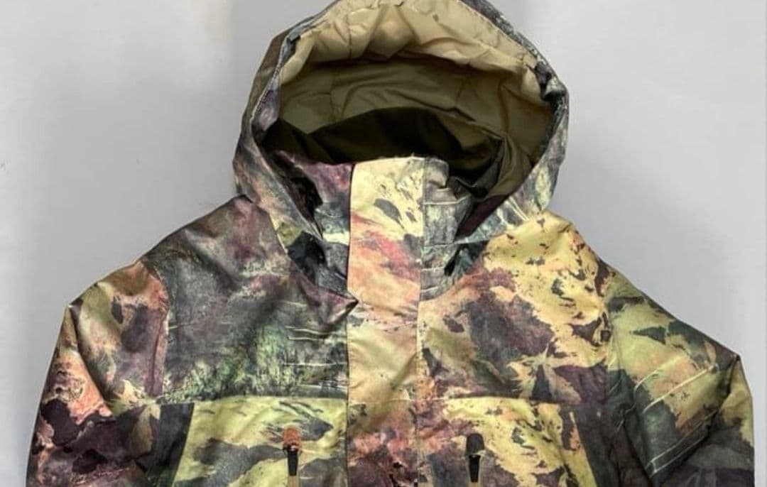 【24時間以内に発送！！】BURTON スノーボードジャケット カモフラージュ