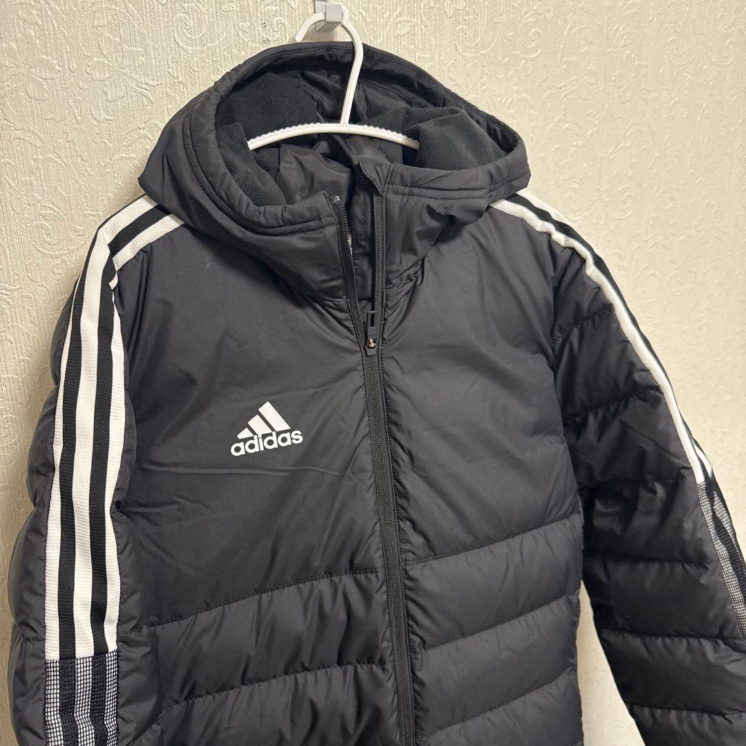 adidas ダウン　ベンチコート