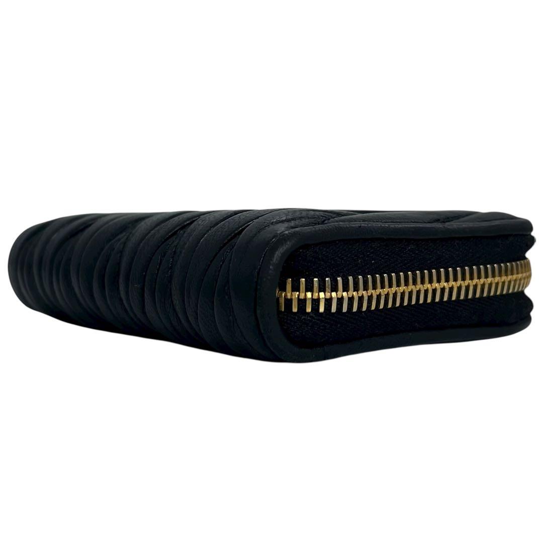 希少✨ミュウミュウ ケース ファスナー マトラッセ ロゴ金具 ブラック