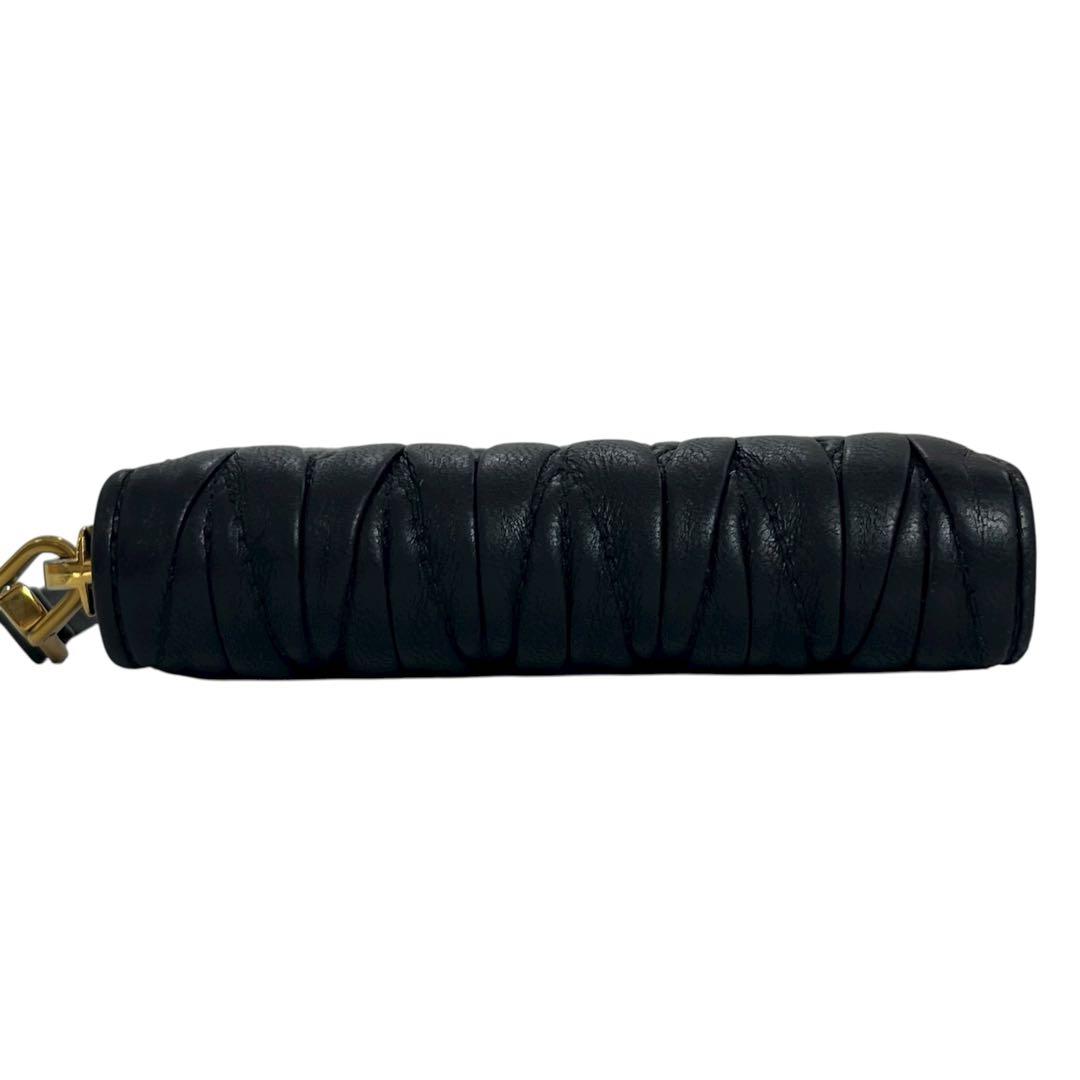 希少✨ミュウミュウ ケース ファスナー マトラッセ ロゴ金具 ブラック