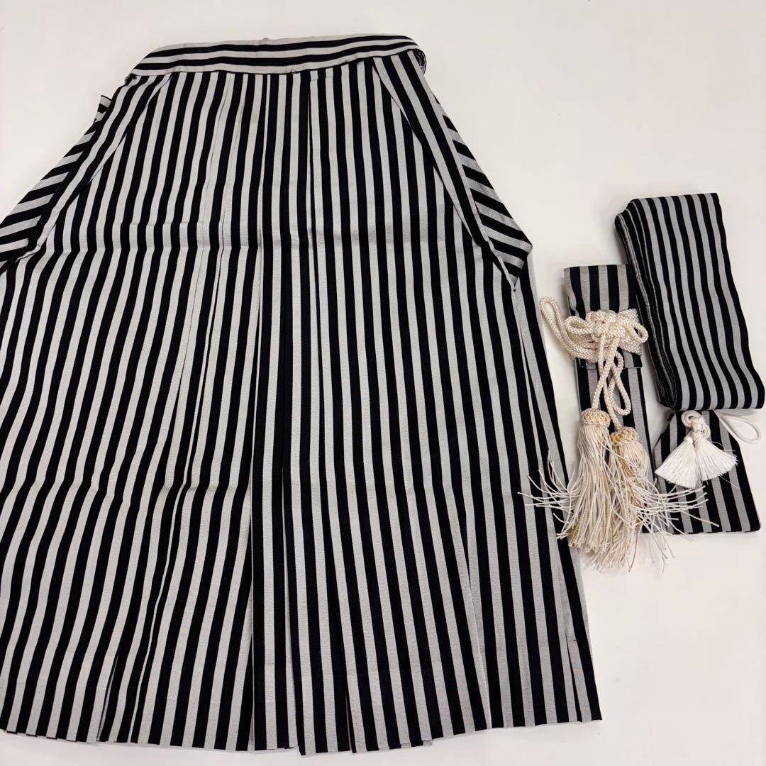 七五三★男児　羽織　着物　袴セット★3歳～ ★黒★古典★　小物付き u-341