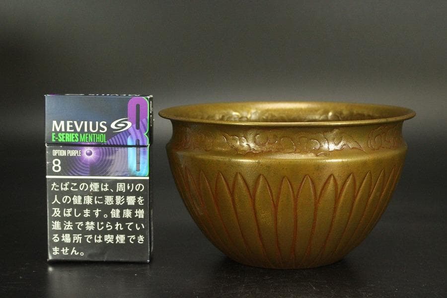 千家伝来 一ノ瀬宗也作 唐銅 雲蓮花弁彫刻紋 建水 共箱(LC848)